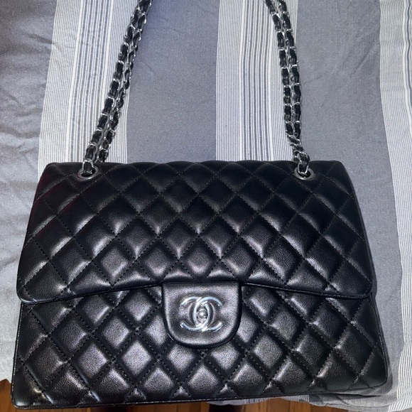 Black Quilted Chain Shoulder Bag - Picture 2 of 3